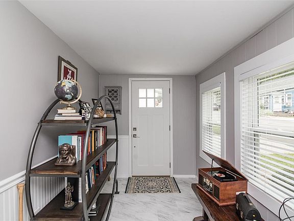 3rd image of 41 Sunset Ave