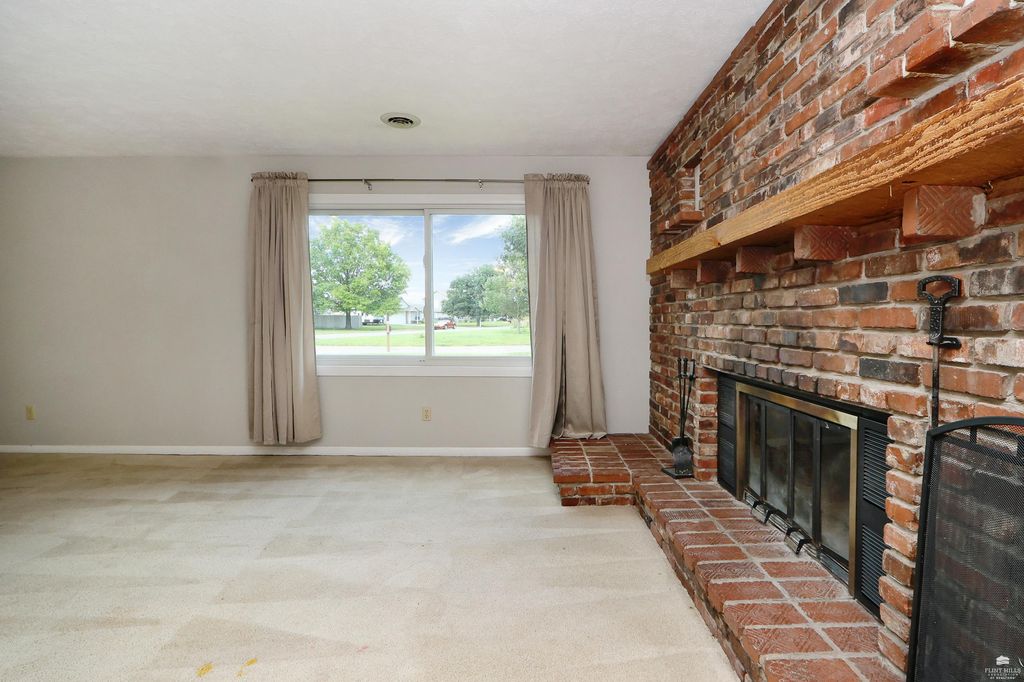 2445 Buttonwood Dr, Manhattan, KS - View 6