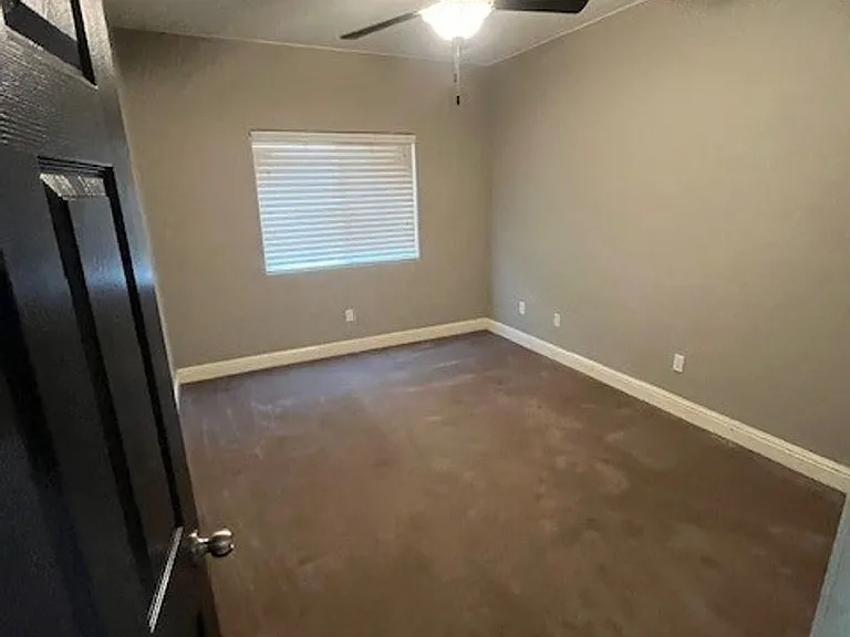 2437 W Glendale Ave — Photo 12