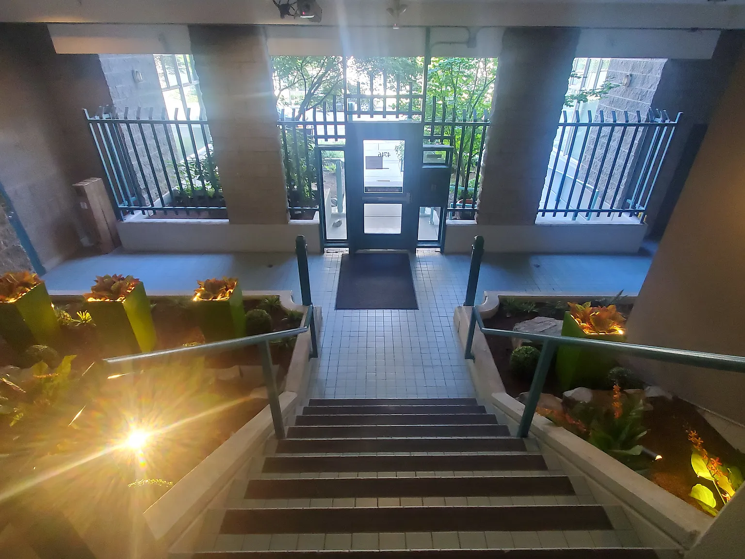 Lee Plaza — Photo 4