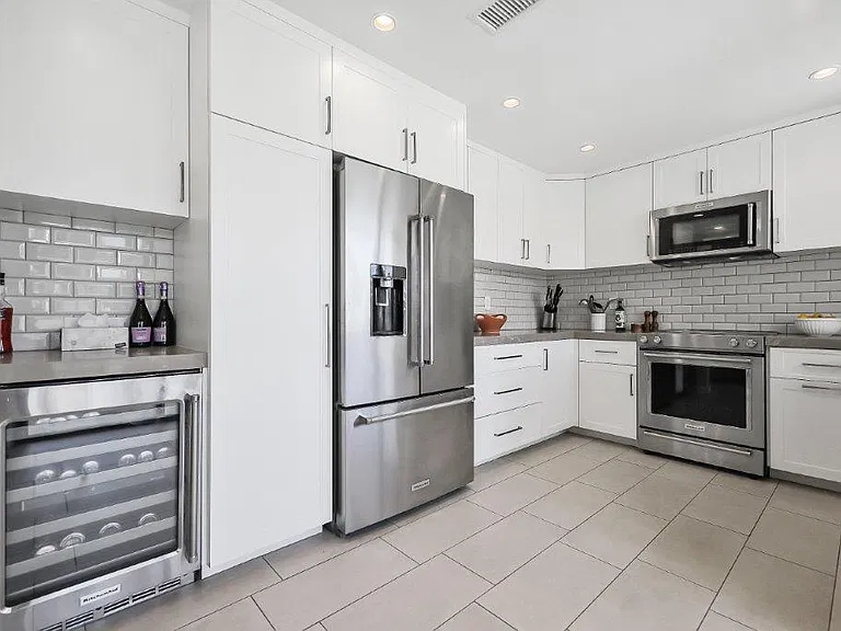 22 Barcelona Dr — Photo 3