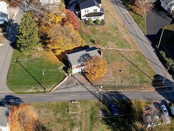4th image of 412 Oak Ln