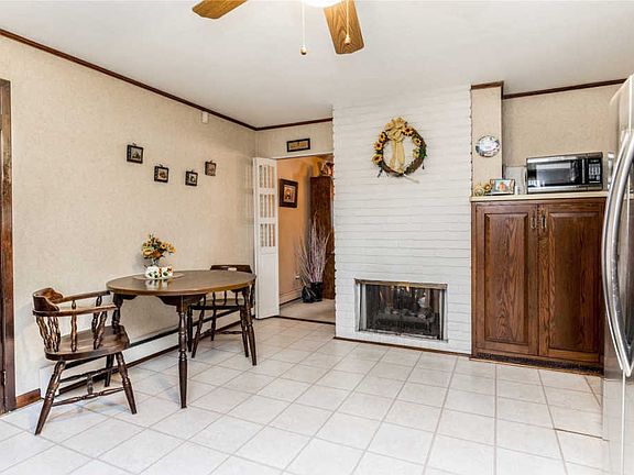 3rd image of 28 Hearth Ln