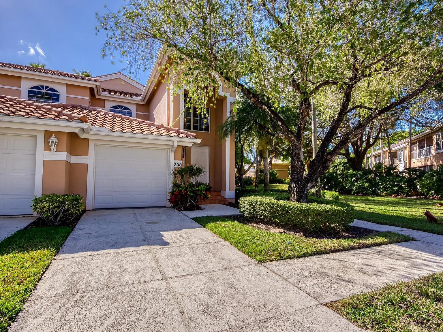 3 bed, 2.0 bath, 2072 sqft, $7,500 — Photo 2