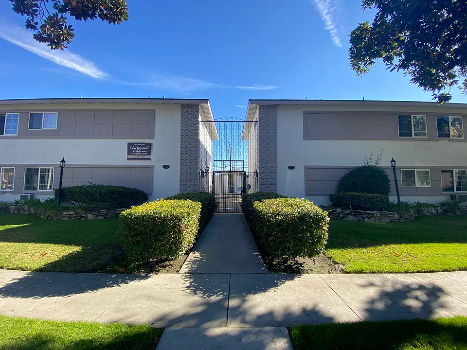 Courtyard Square Apartments