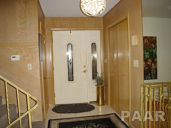2nd image of 414 W Glencrest Dr