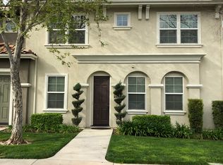 24093 Avocado Ln, Valencia, CA 91354