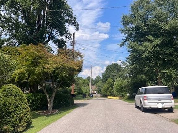 Exterior Neighborhood (street photo)