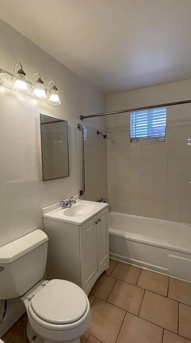 2 bed, 850 sqft, $1,800 — Photo 3