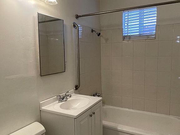 3rd image of 1343 Poplar St