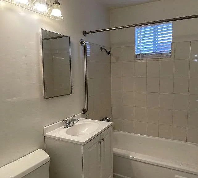 1343 Poplar St — Photo 3