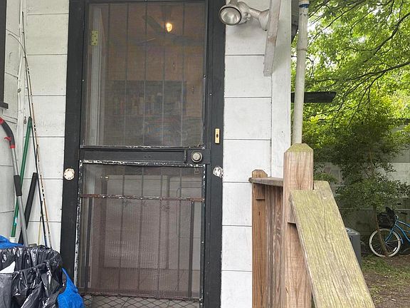 3rd image of 276 McDuff Ave S