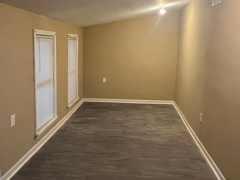 2402 Irving St — Photo 8