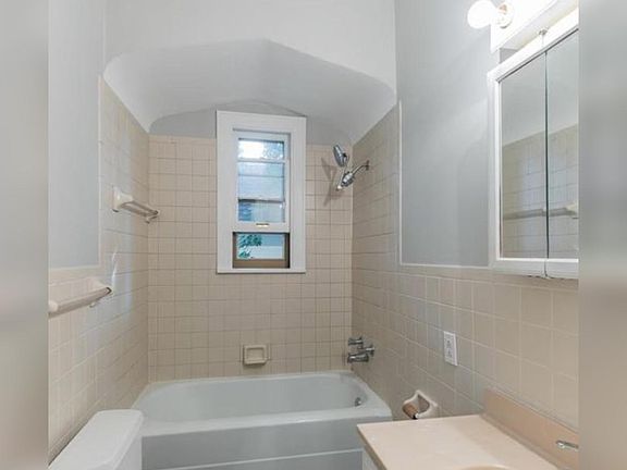 5th image of 534 Marshall Ave APT 3