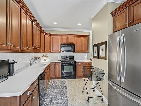 5th image of 21 Winhaven Ct #10