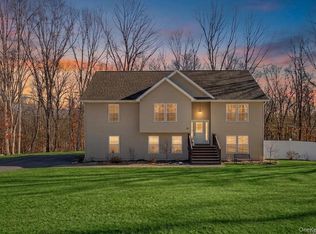 31 Greenshire Way, Walden, NY