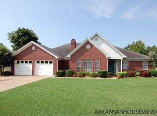 1945 Woodland Springs Dr, Conway, AR 72034