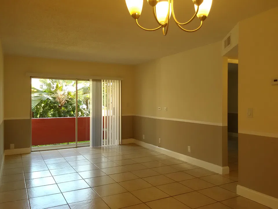 201 Bonnie Blvd #105