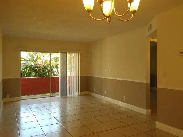 201 Bonnie Blvd APT 105, Palm Springs, FL 33461