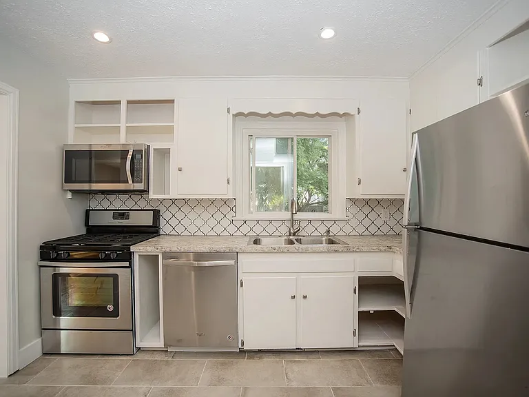 350 Humboldt St — Photo 2