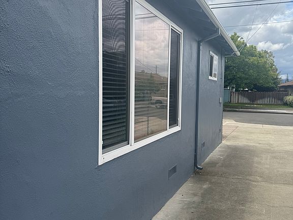 3rd image of 1132 Palm St