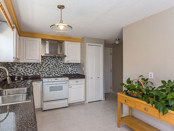 4th image of 4970 Alexis Dr