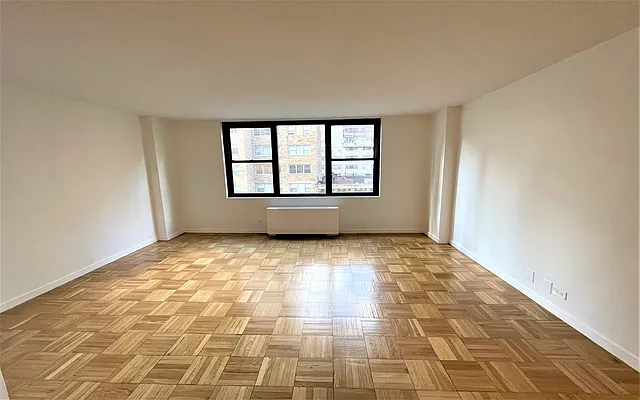 Rented by Manhattan Realty Group | media 11