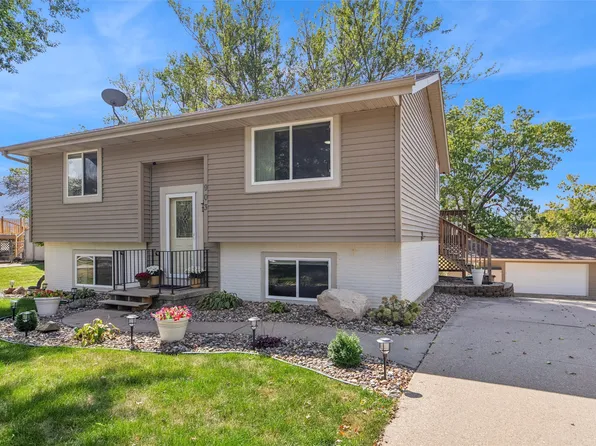 903 Casady Dr, Norwalk, IA 50211