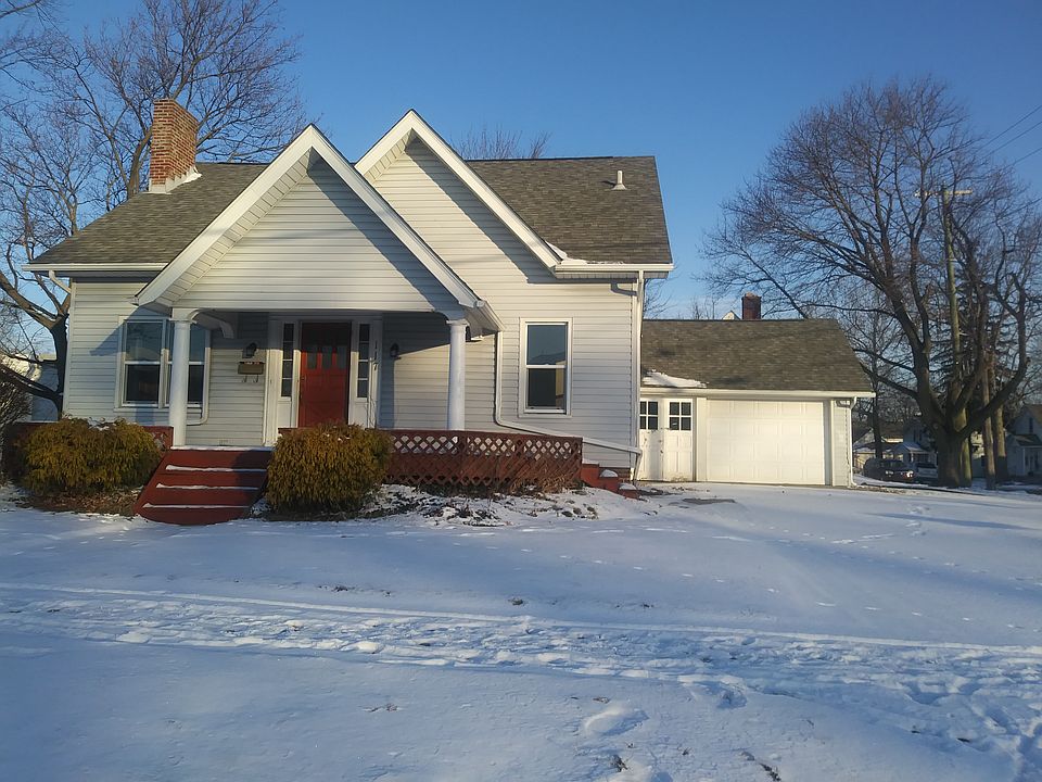 1st image of 117 E Oak St