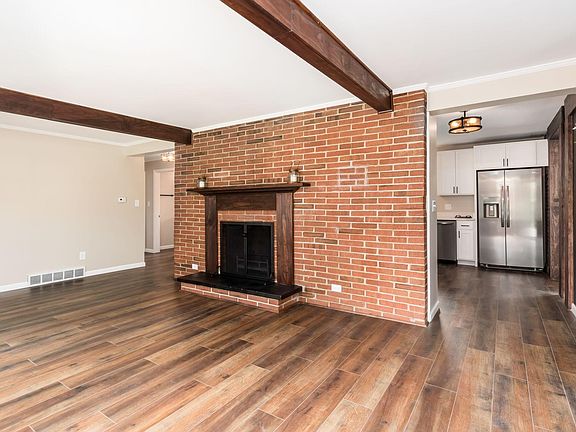4th image of 75 Marion St