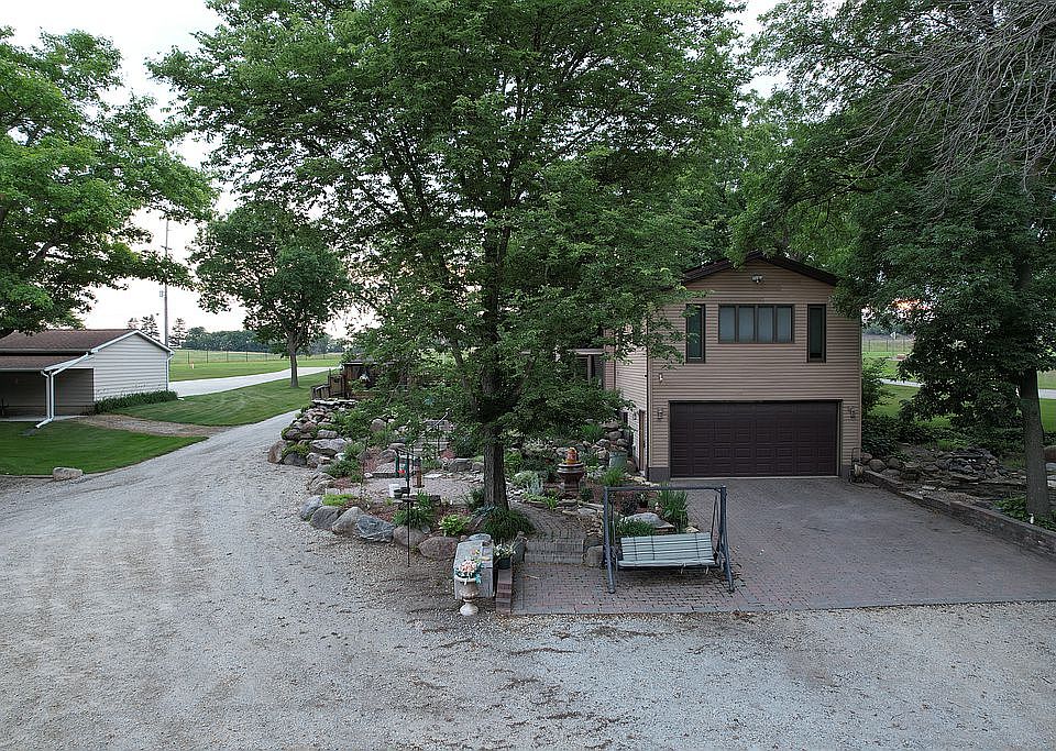 2nd image of 2767 Deere Rd