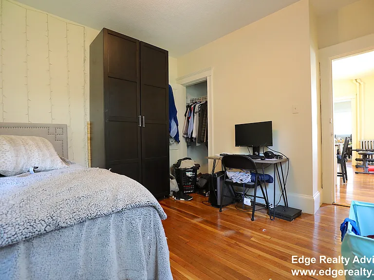 554 Washington St #1 — Photo 8