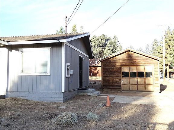 3rd image of 2096 Manzanita Ln