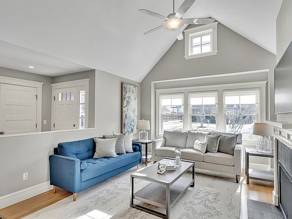 3rd image of 9 Freemont St