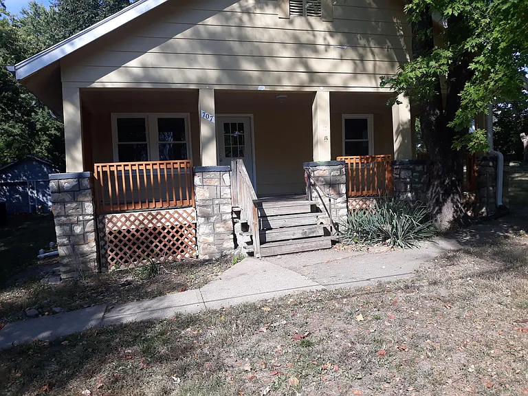 707 E Carol St — Photo 2