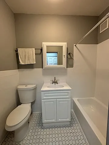 6106 Myrtle Ave #2 Photo 1