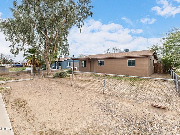 3rd image of 2843 W Granada Rd