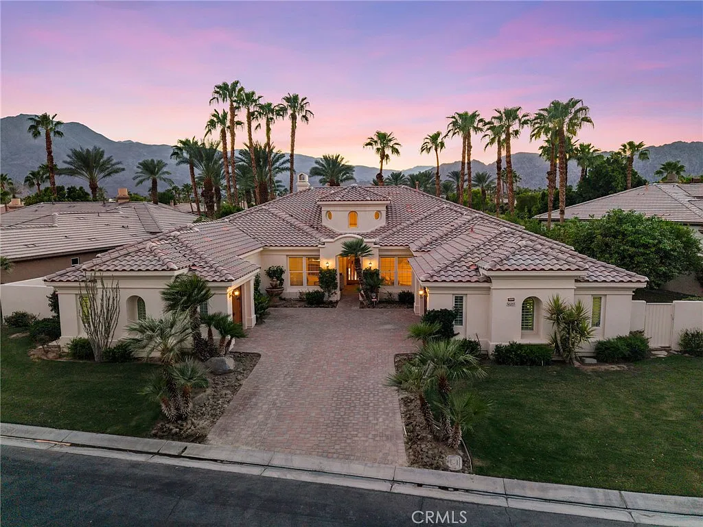 5 bed, 4.5 bath, 4500 sqft, $12,000 — Photo 2