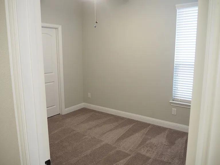 4129 Broadway Ave — Photo 21