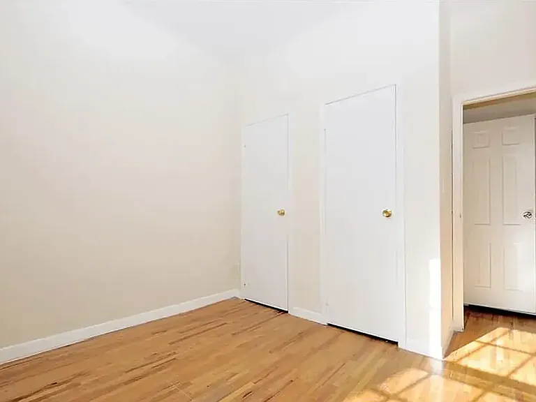 244 W 20th St #1R — Photo 6