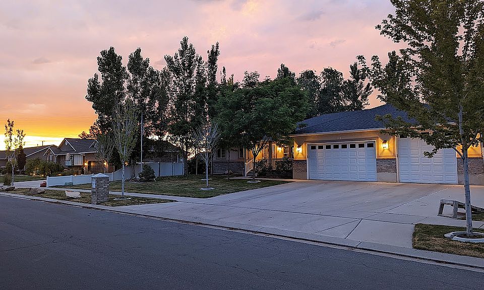 1st image of 377 E Rosewood Park Ln