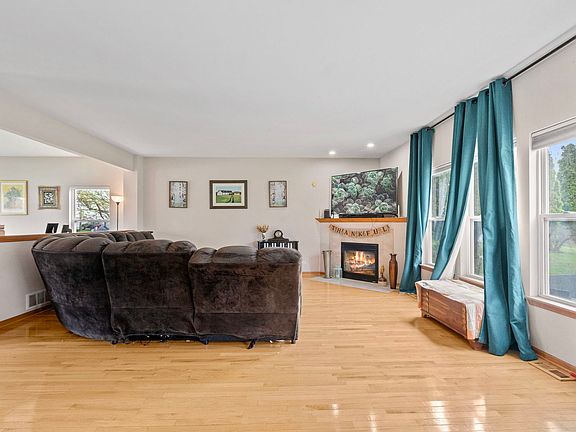 4th image of 410 Hubbard Ln