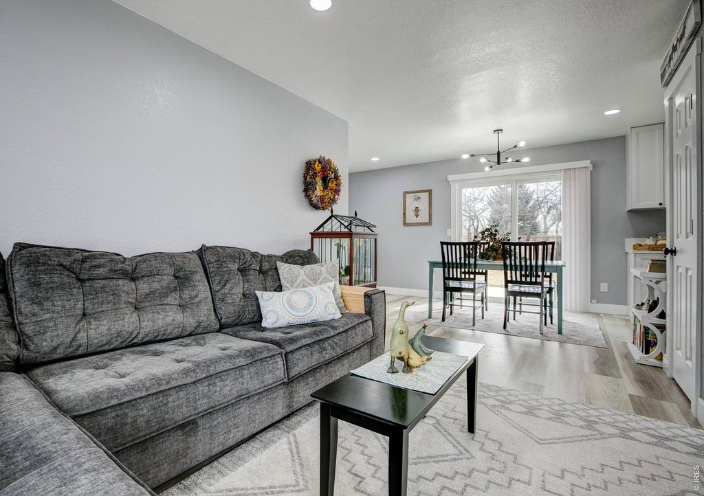 926 White Elm Dr