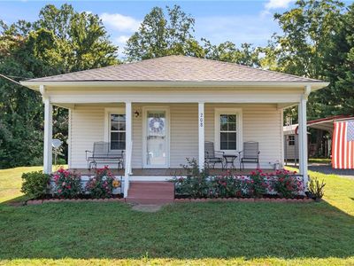 208 Carson Rd, Pilot Mtn, NC, 27041