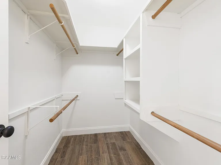 206 Oak Hill Ln — Photo 10