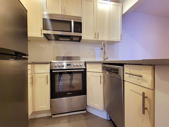 5th image of 511 E 5th St APT 1B