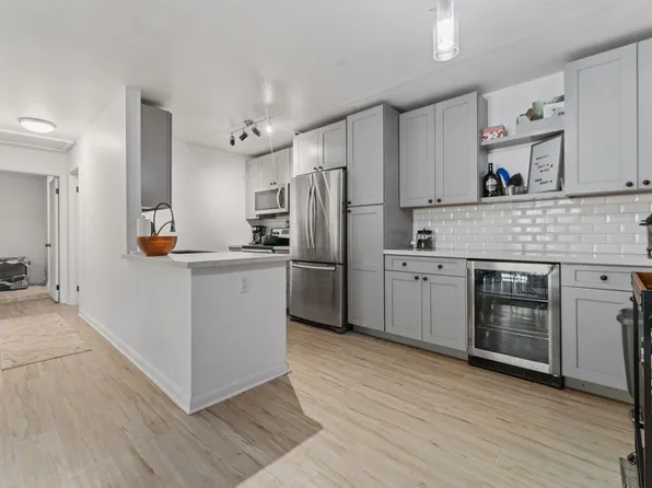 140 Uwapo Rd APT 1-204, Kihei, HI 96753