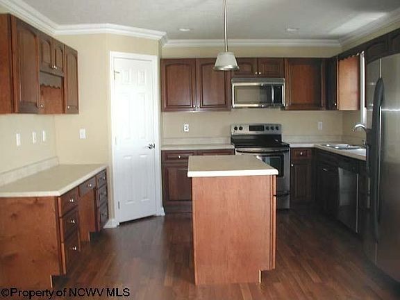 3rd image of 105 New Castle Dr