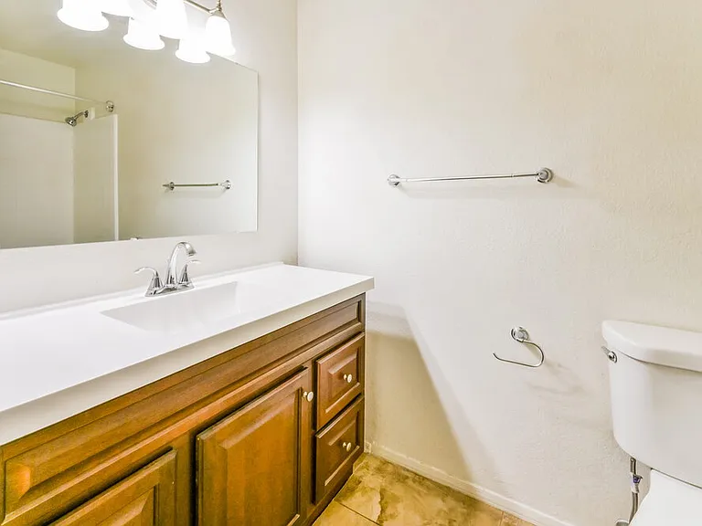 2641 E Isabella Ave — Photo 11