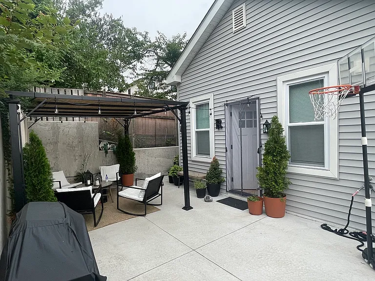 290 Clifton Ave — Photo 10